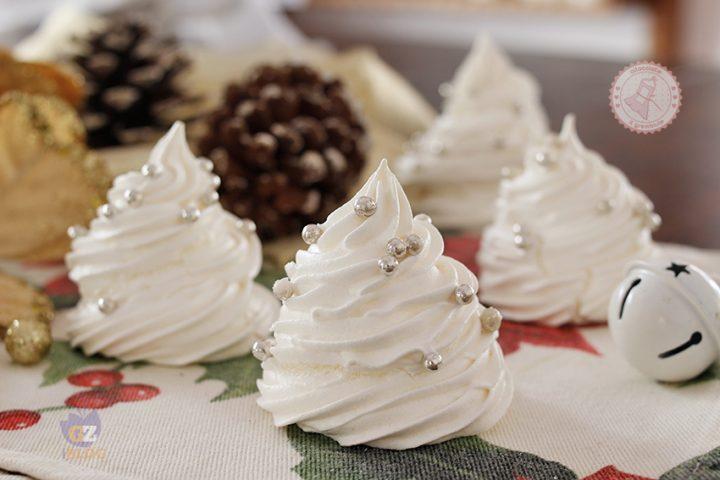 Dolci natalizi alberi di meringa 720x480