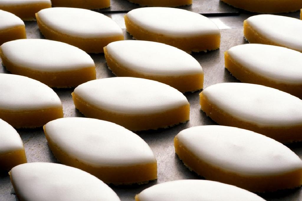 Dolci natalizi calissons alle mandorle