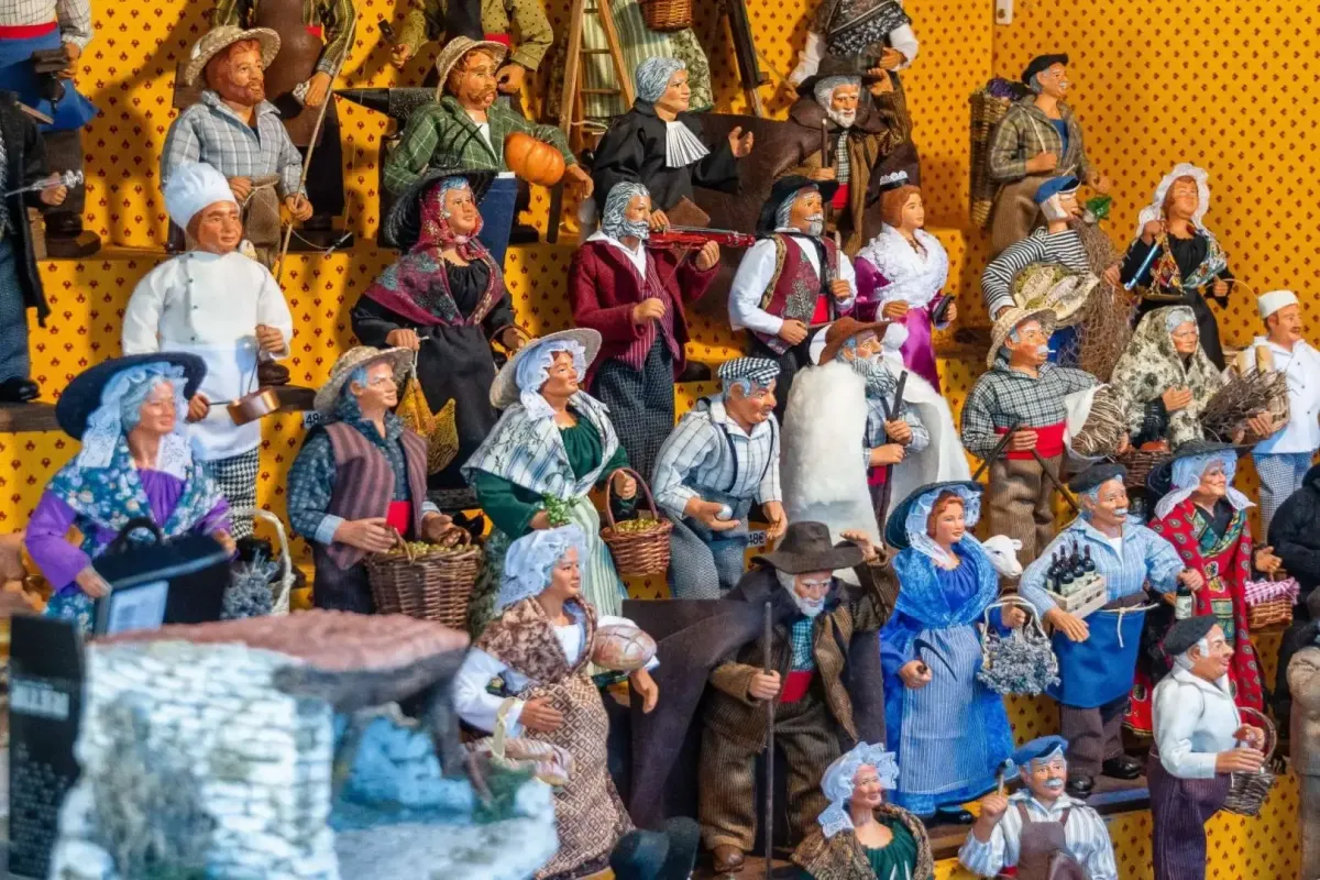 Santons provenzali costumi scaled
